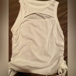 top new never worn/neuf jamais porté taille extra large peut aller à des M/L